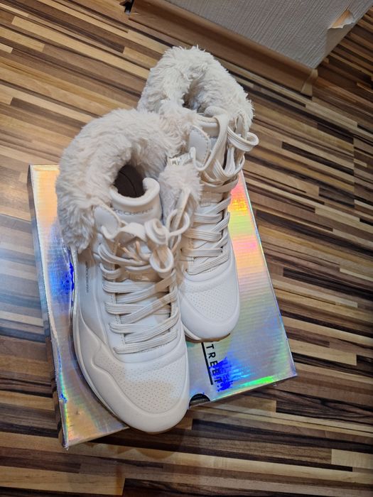 Дамски зимни маратонки Skechers