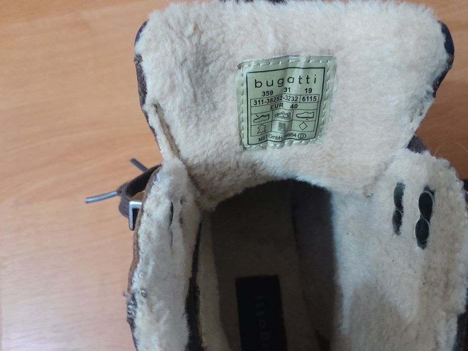 Продам мужские ботинки Bugatti.