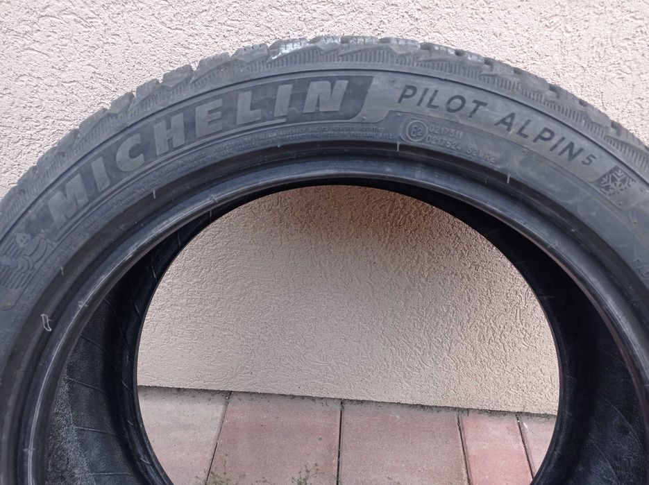 Vând 4 anvelope de iarnă  235/45   r 18.  Michelin Pilot Alpin