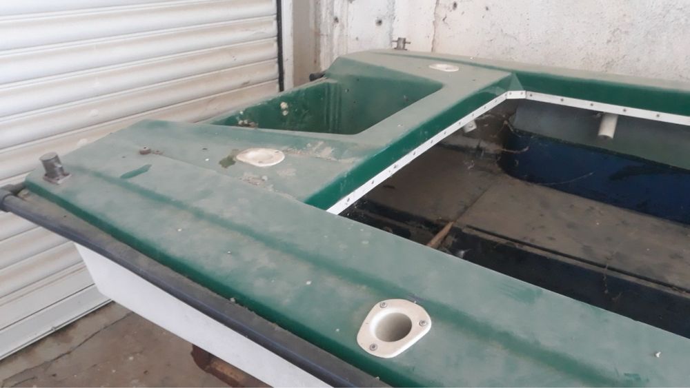 Продавм лодка произход англия