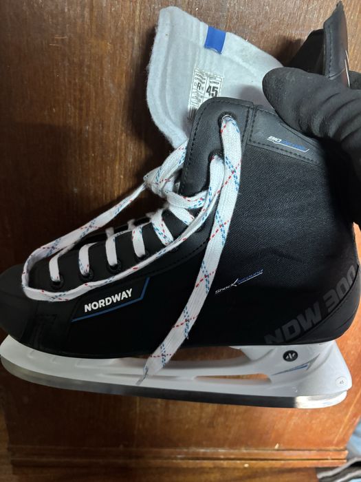Продам мужские коньки norfway