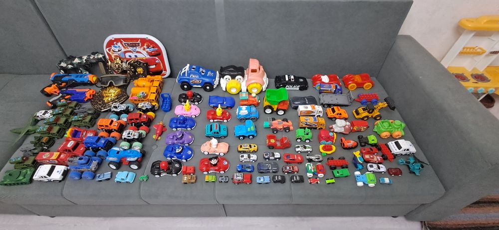 Продам машинки ( игрушки )