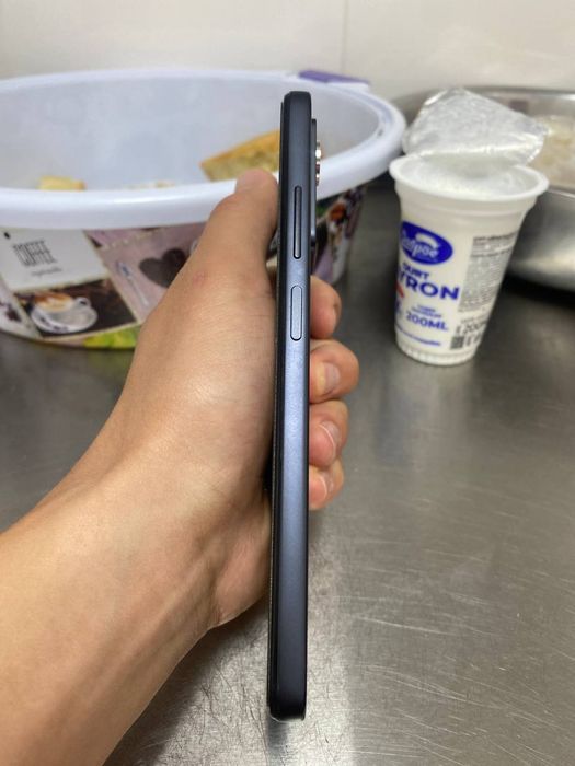 Redmi not 12 pro Sotiladi aniq oladiganlar telefon qilsin