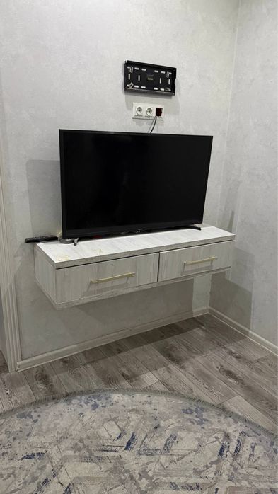 samsung b/u tezda sotiladi 43 talik smart tv