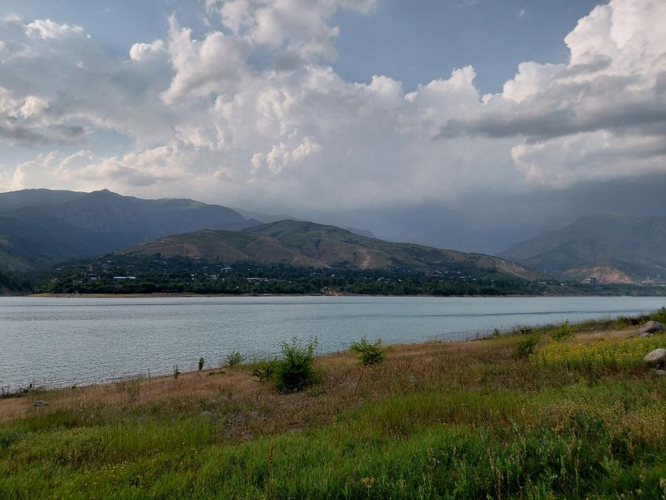 Тапчан улфатларга сув буйида, Чарвак, Toshkent viloyati