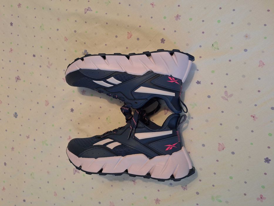 Чисто нови дамски маратонки REEBOK