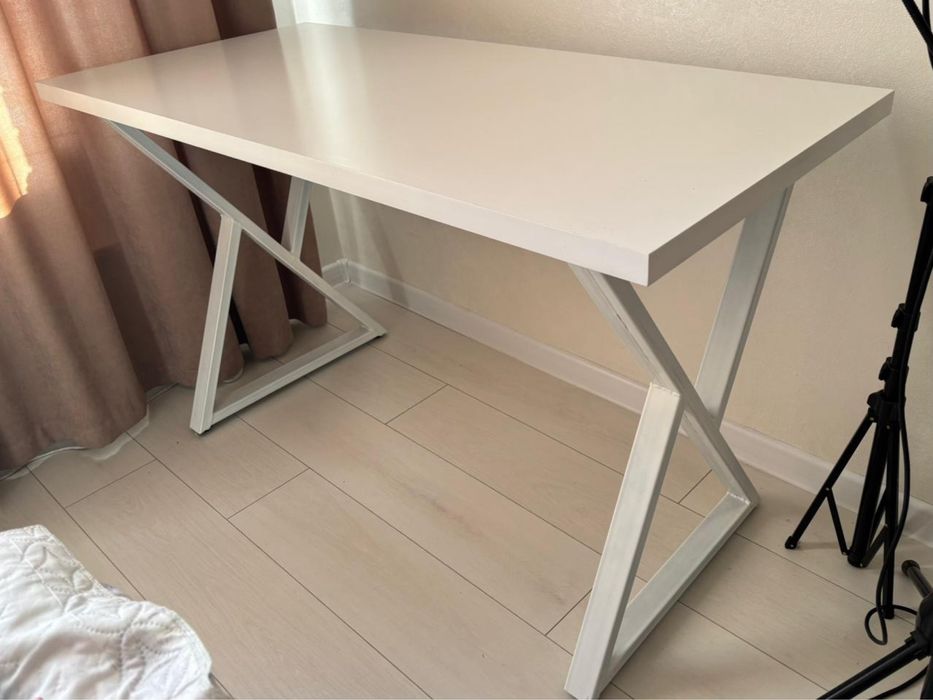 Стол (фабричный)