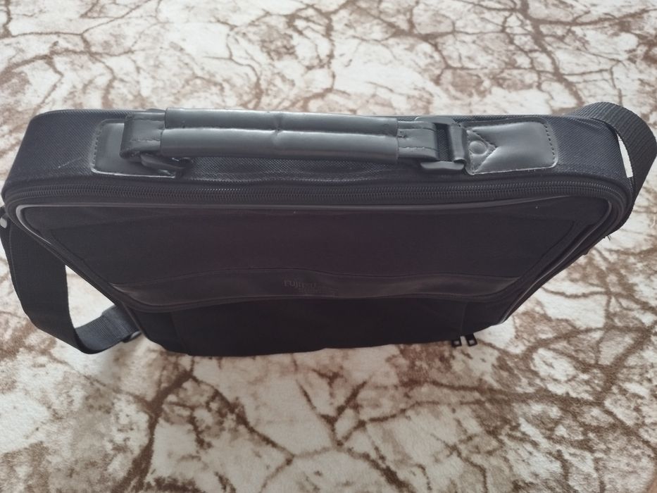 Geantă pentru laptop