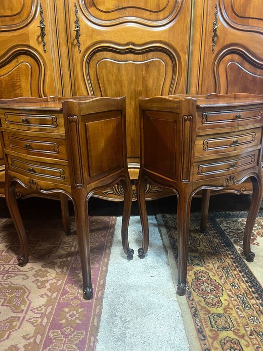 Старинни нощни шкафчета