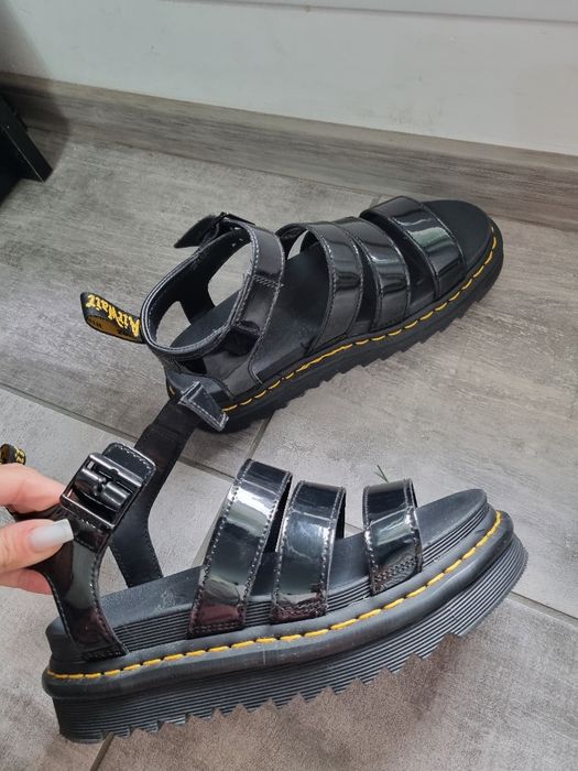 Sandale Dr.Martens negre cu catarama