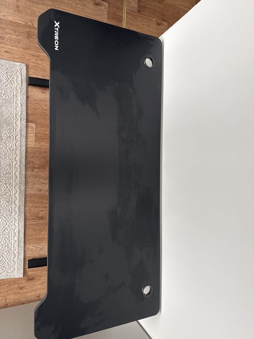 Стол Xtreon, коврик в подарок