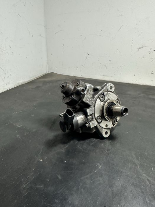 Pompa injectie BMW Seria 5 F10 F11 520d N47 2.0 diesel 7810696