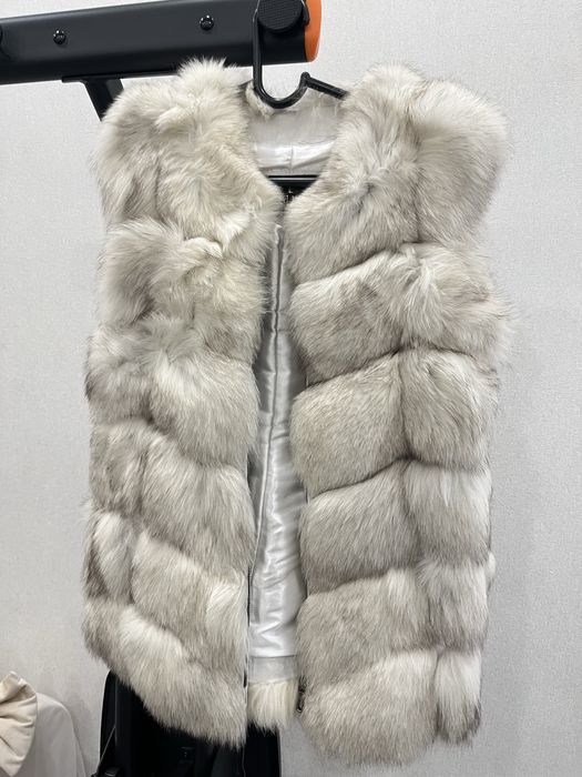 Меховая жилетка из песца