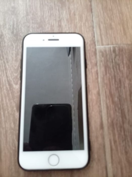 iPhone 7 в хорошем состоянии