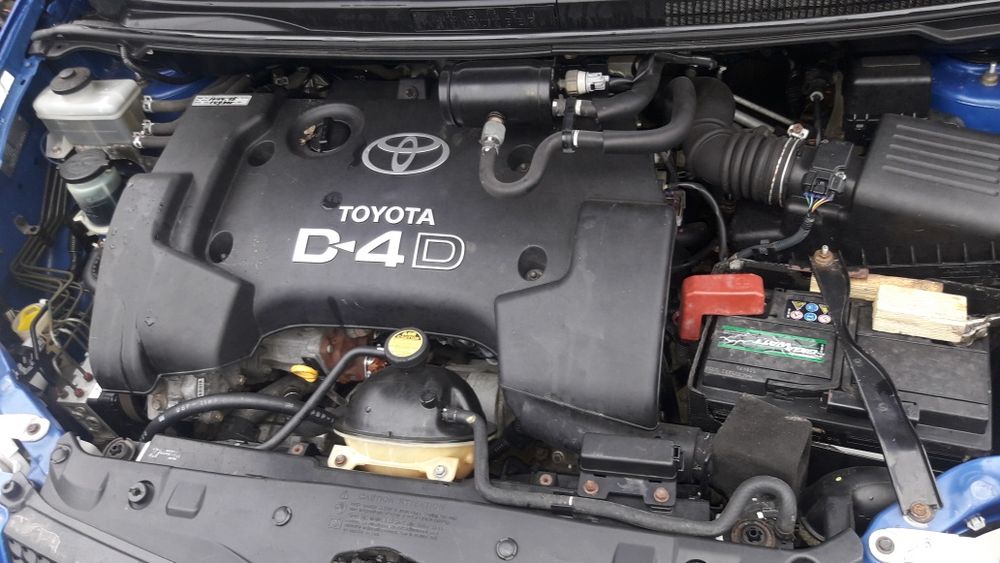 тойота корола версо .Toyota Corolla verso D4D diesel .само на части