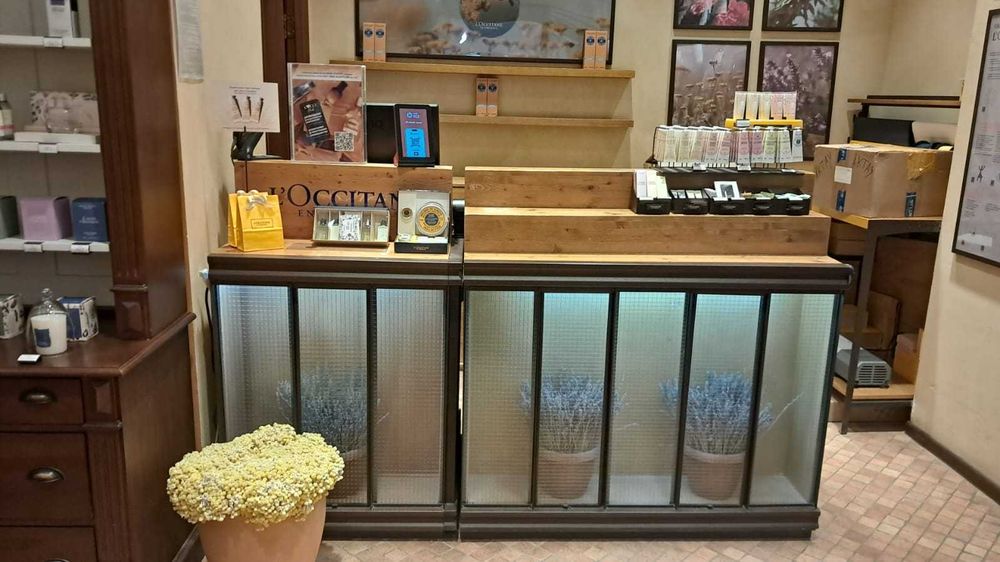 Продам мебель для магазина