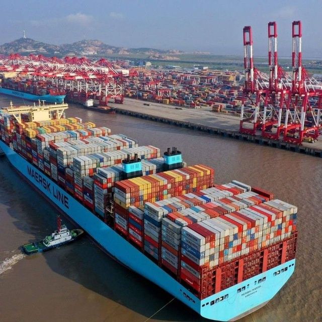 Контейнер продается.Контейнер бор сотиладиган Тайёр домикла бор