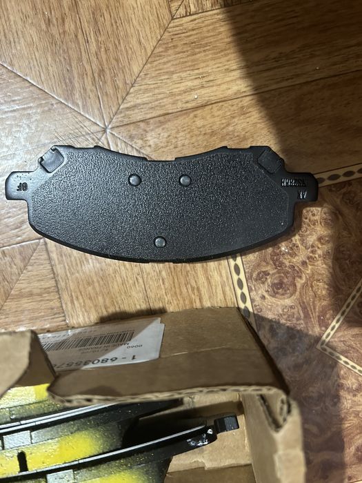 Продам тормозные колодки Митцубиси