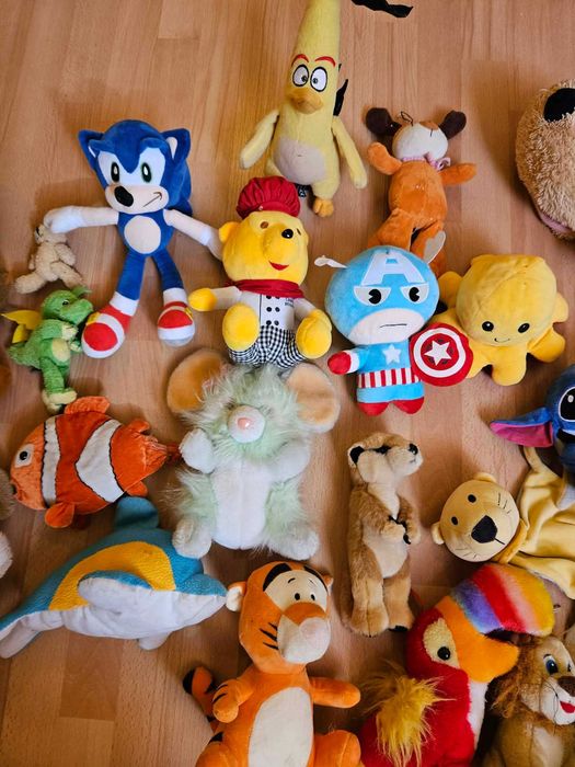 Плюшени играчки и пластмасови играчки(продам на комплект по минимум 3 )