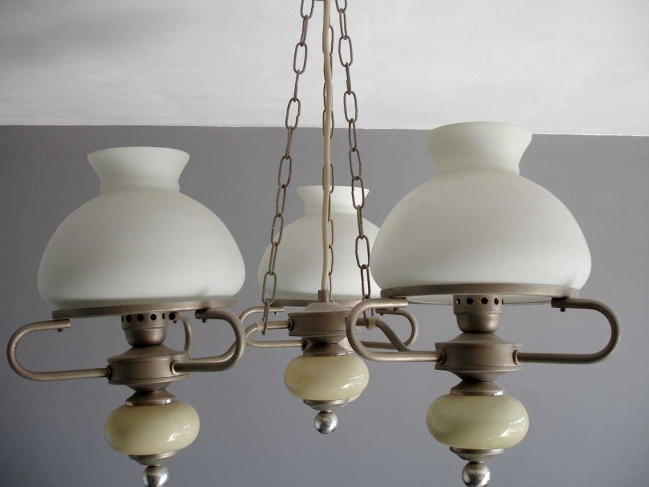 Полилей с три лампи