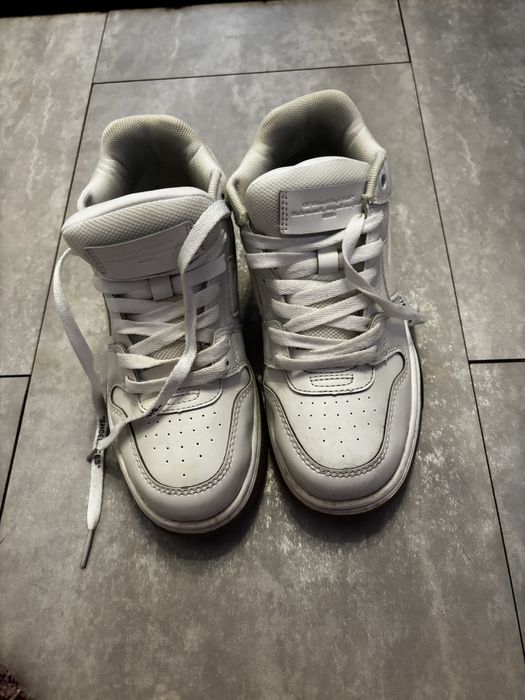 off white purtate dar fara defecte