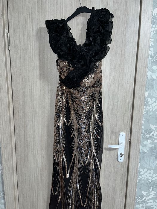 Рокля с пайети за официален повод