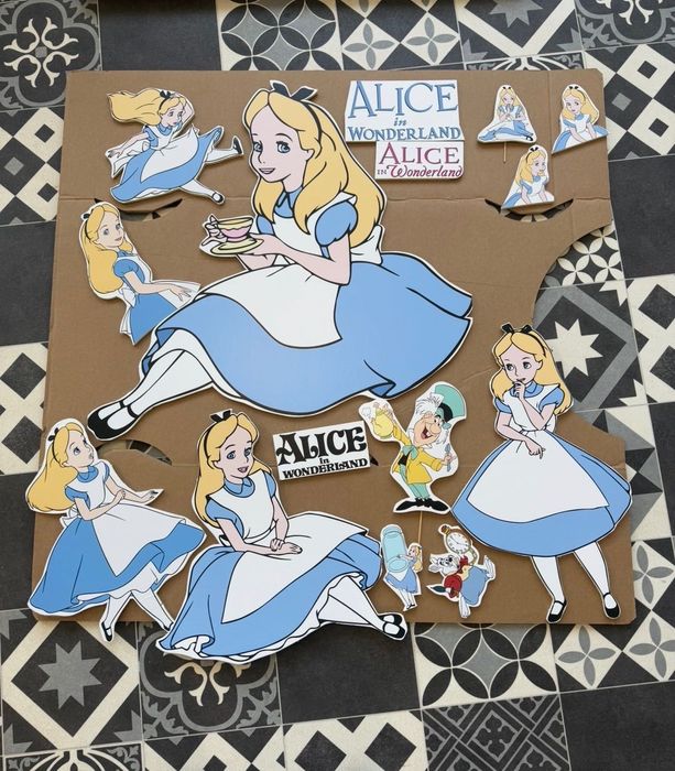 Фигурки на анимационни герои за фото кът или декор