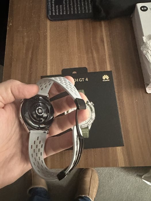 Smartwatch Huawei GT4  aproape nou