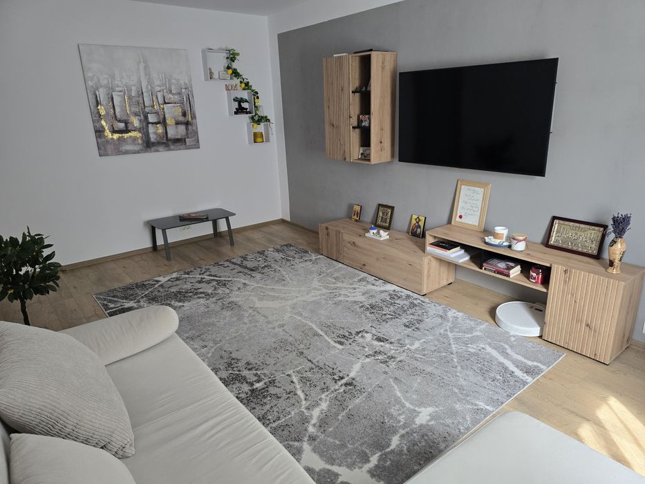 Apartament 3 camere, decomandat, zona Păltiniș - Peneș Curcanul