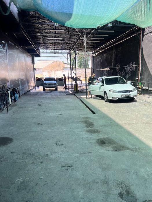 Srochniy 3etajli  Bino sotiladi qorasuvmebel taraf