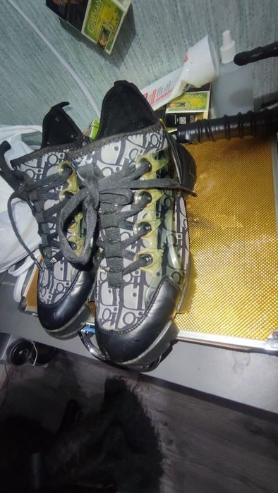 Продам кроссовки DIOR