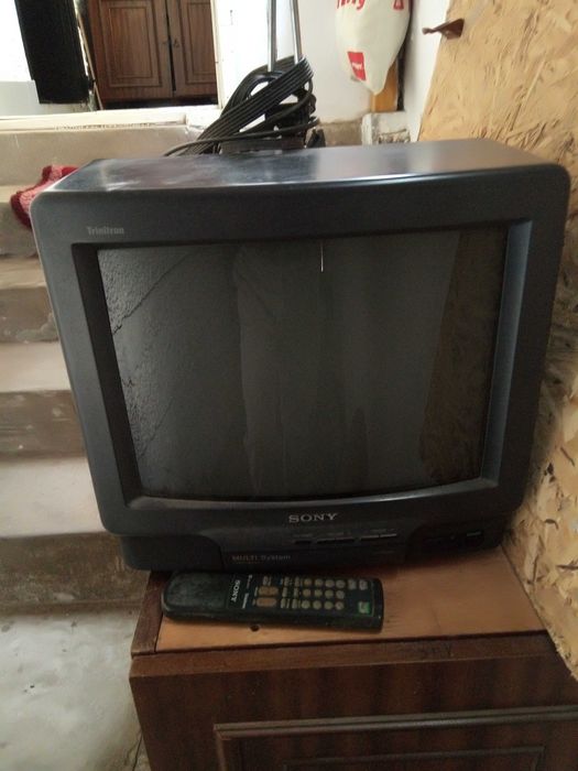 Телевизор "Сони Тринитрон" 34см японски