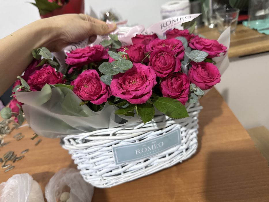 Цветы в корзине