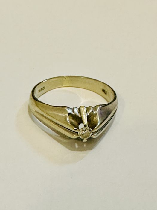 Inel aur 18 karate vintage cu diamant central natural