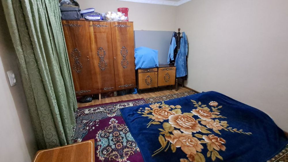 9 сотих 4 хонали ҳовли сотилади. Йулди буйи, бизнес учун қулай жой.