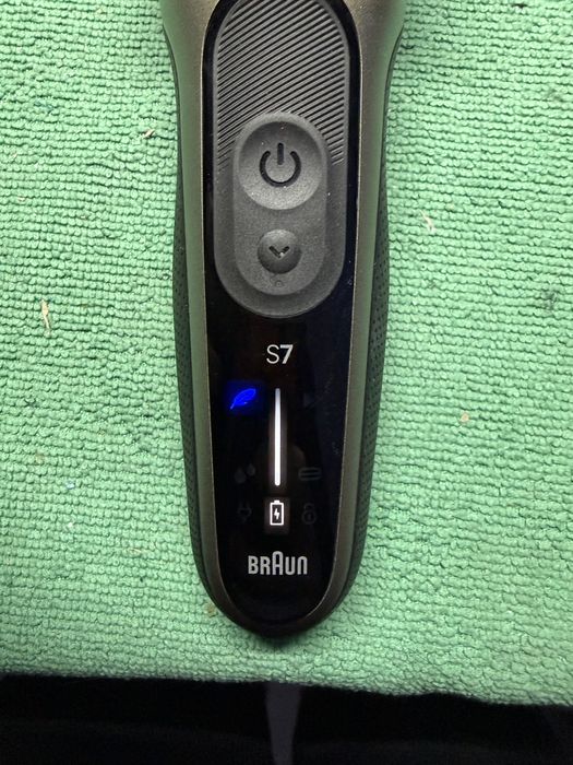 BRAUN Series 7 72-C7200cc електрическа самобръсначка с почистваща