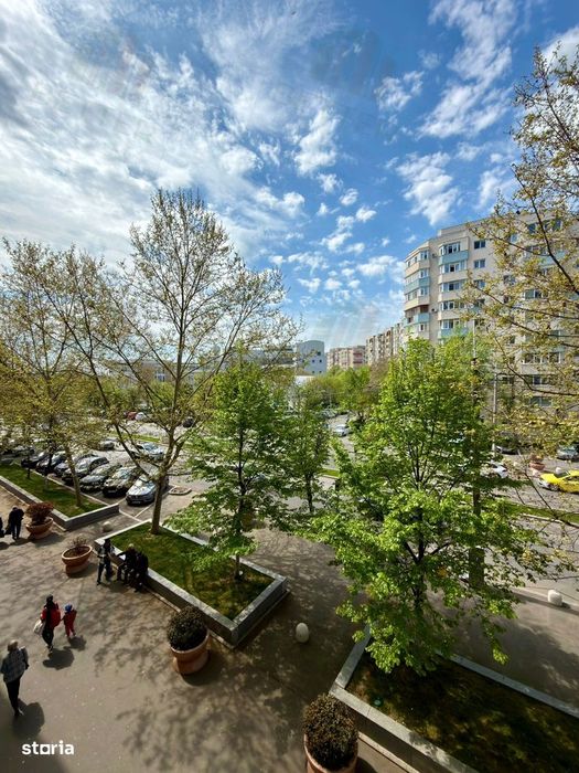 Apartament 3 camere decomandat - 300 m Metrou Apărătorii Patriei