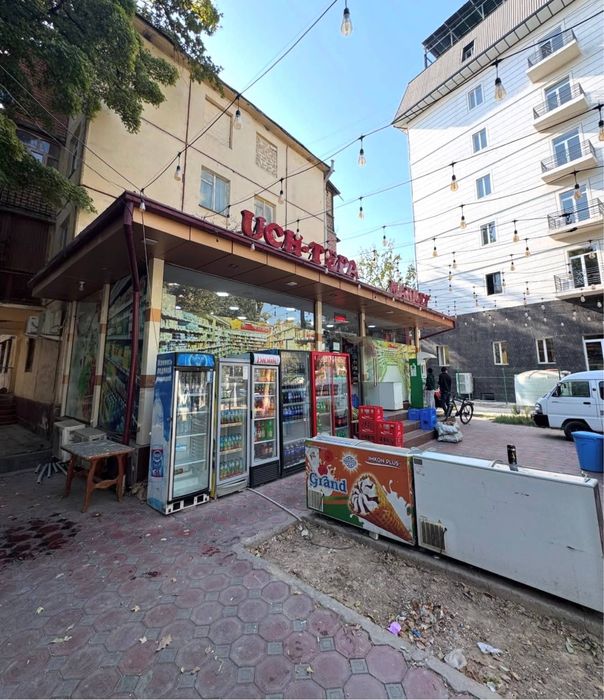 Uchtepa shirin choraxada nejiloy dokon sotiladi