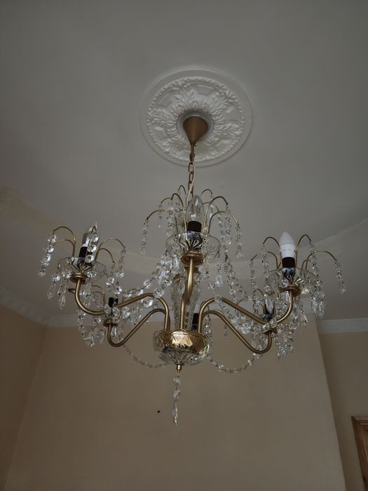 Люстра в хорошем состоянии