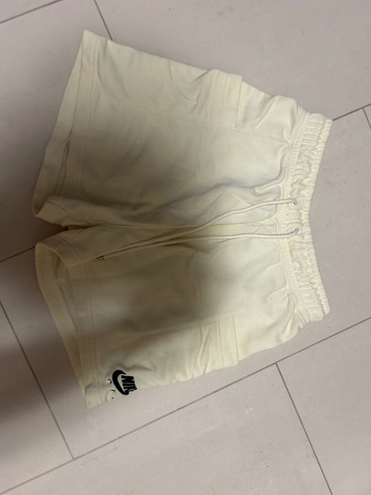 Nike жълти къси панталони