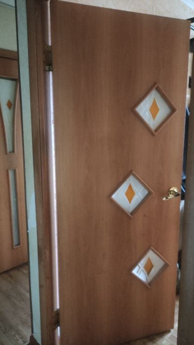 Продаю двери межкомнатные