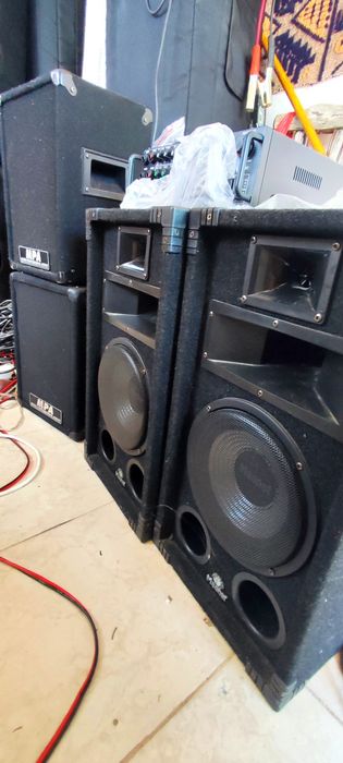 Mixer cu efecte nou . Si microfoane boxe . Statie putere