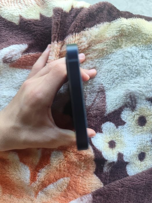 Vând iPhone 12  stare foarte buna