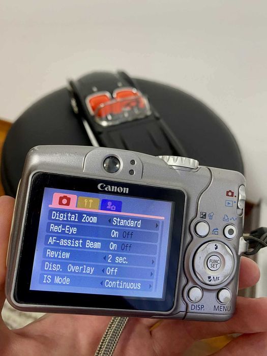 Vând aparat foto digital compact Canon PowerShot A710 IS, funcțional.