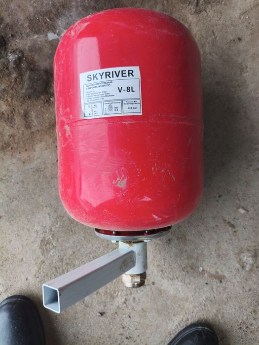 Продам расширительный бак