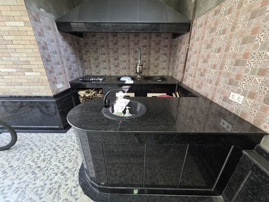 Продаётся свой готовый евродом 3 уровневый  отличный локация.