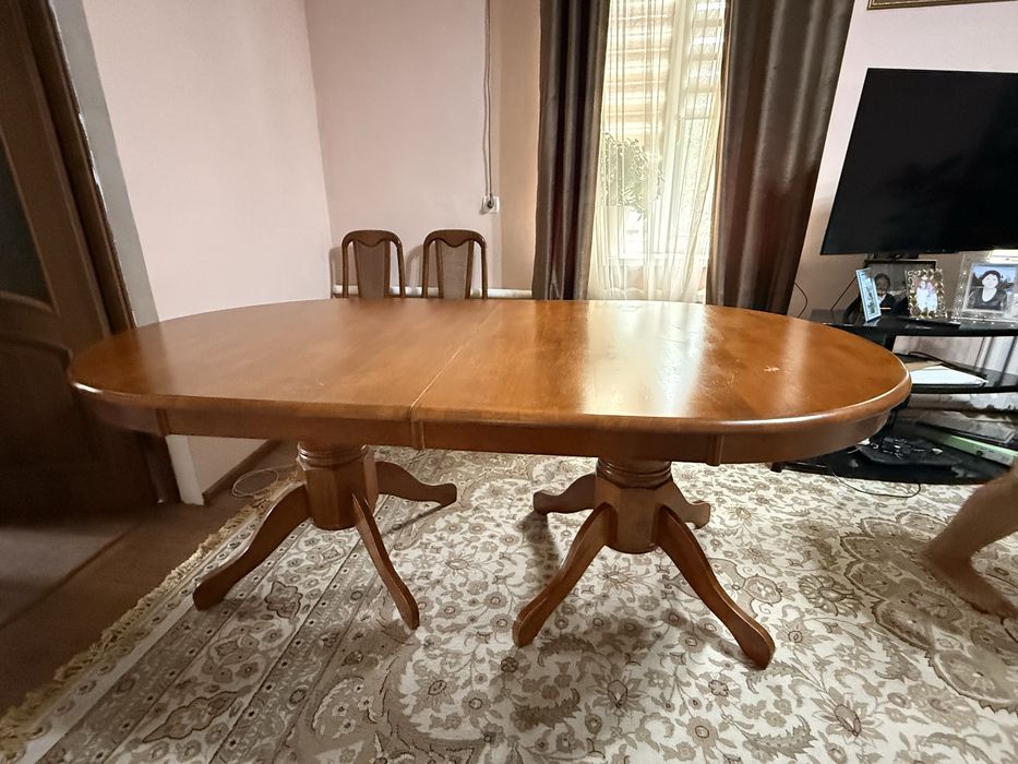 Продам стол обеденный на 12 персон