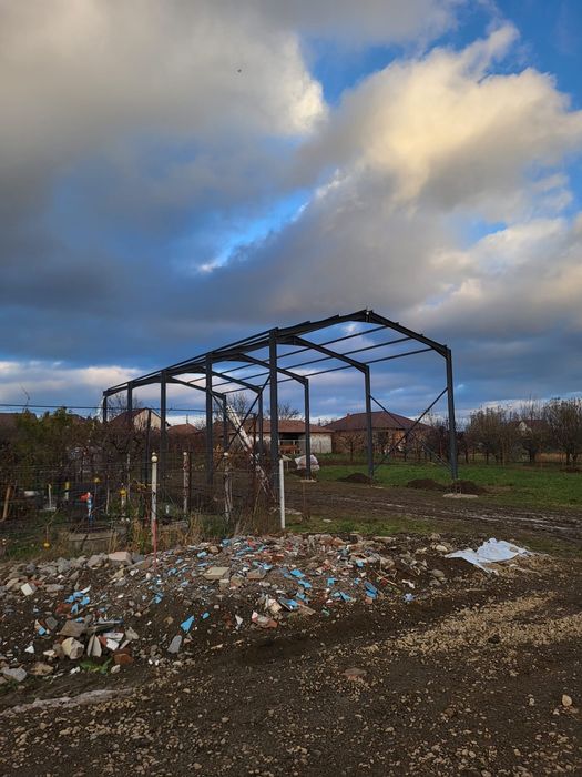 Vând structuri metalice