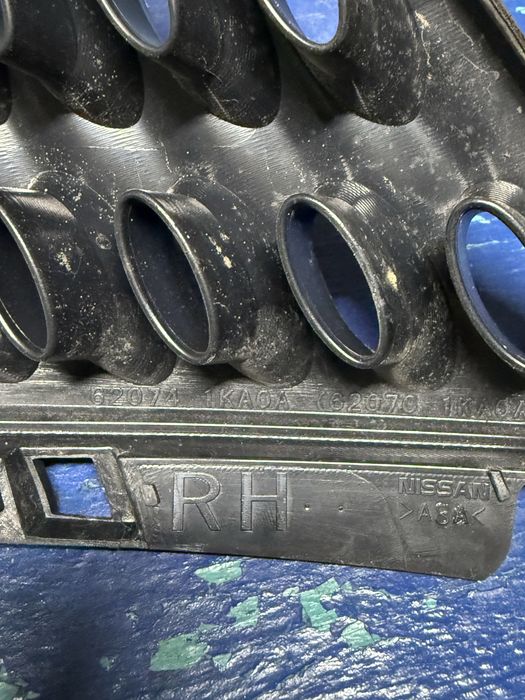 Решетка радиатора Ниссан Жук