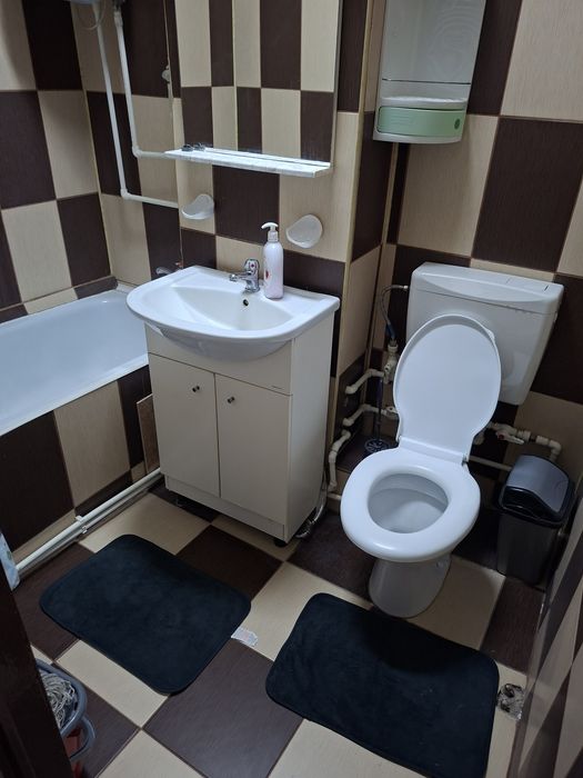 Inchiriez apartament 2 camere mobilat si utilat.